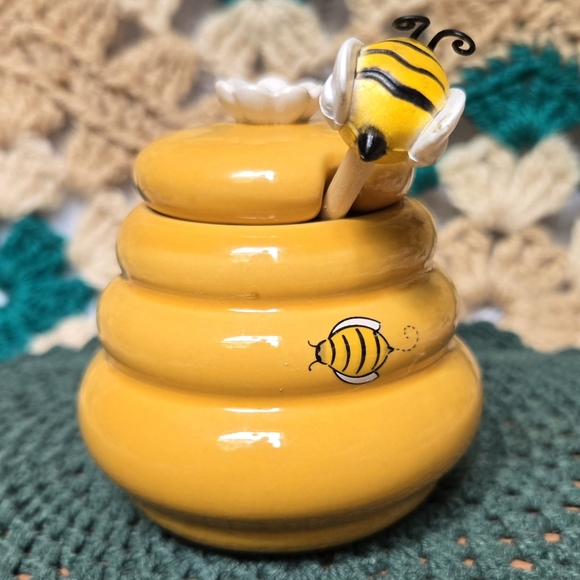 Ceramic Honey Miel Beehive Yellow Gold with Honey Dipper - Picture 2 of 12